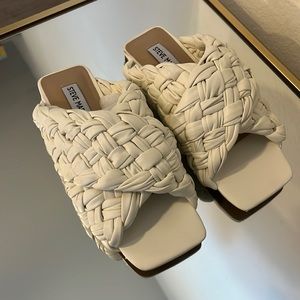 STEVE MADDEN white woven square toe sandals!!